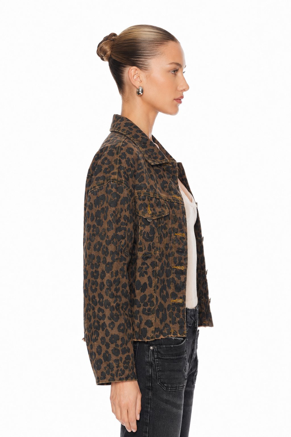 Sunzel Womens Leopard Denim Jacket Cropped Jean Trucker Jacket Button Down Fall Casual Coat
