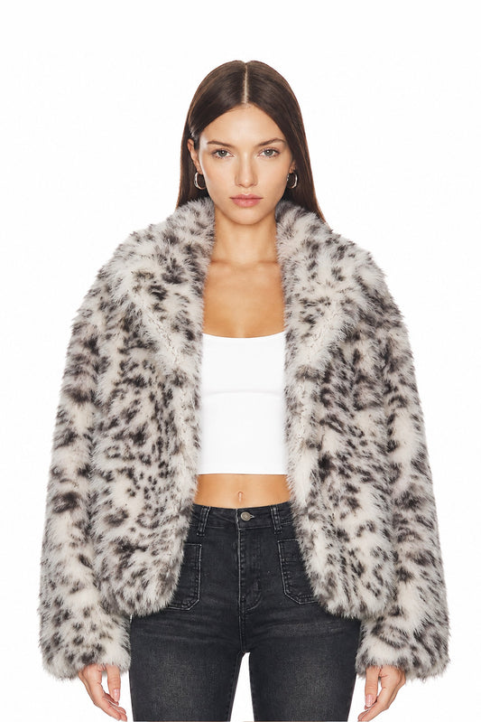 Sunzel Womens Leopard Faux Fur Coat Cropped Plush Winter Jacket, Snow Leopard Print Short Fuzzy Outerwear with Lapel Collar and Pockets