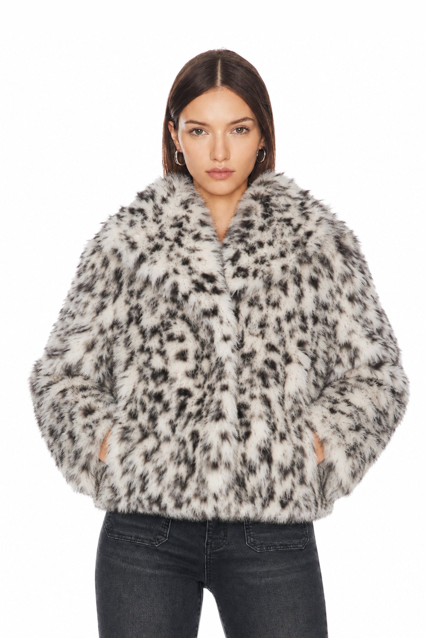Sunzel Womens Leopard Faux Fur Coat Cropped Plush Winter Jacket, Snow Leopard Print Short Fuzzy Outerwear with Lapel Collar and Pockets