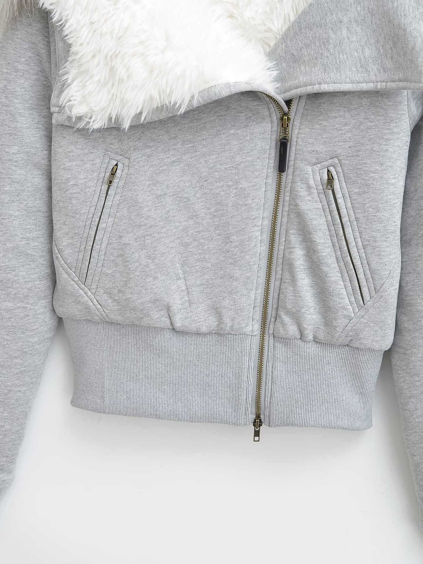 Sunzel Faux Fur Coat for Women Cropped Winter Jacket Oversized Fur Hood Zip Up Warm Fuzzy Coat Y2K Streetwear Outerwear